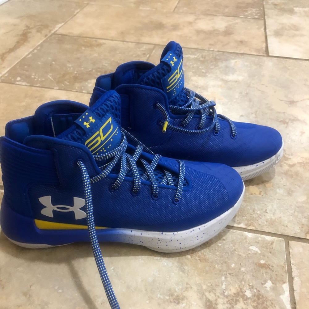 WORN ONCE! Steph Curry boys size 5Y sneakers!